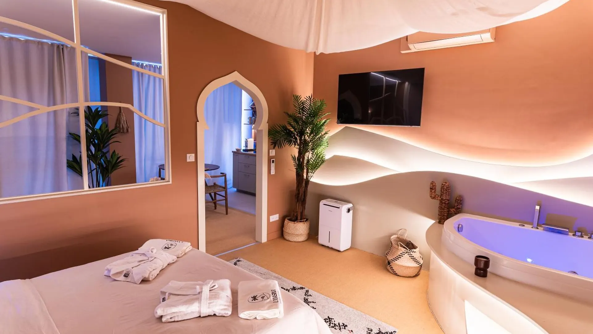 L'Oasina - Spa Prive - Voyagez Dans Le Desert Bourg-en-Bresse 0*,  France